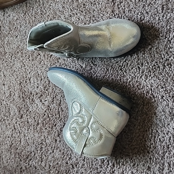 Shoe Set - Picture 2 of 4